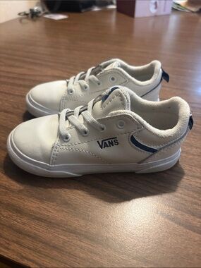 Vans Seldan Kids Size 9 White and Navy Low Top Lace Up Sneakers